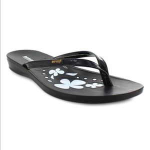 Aerosoft Black Sandra Flip-Flop